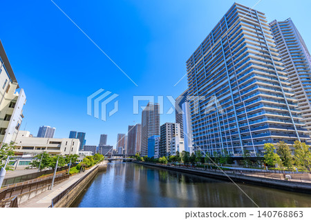 東京港區港南城區的城市景觀:高濱運河長廊 東京港區港南城區的城市景觀:高濱運河長廊 140768863