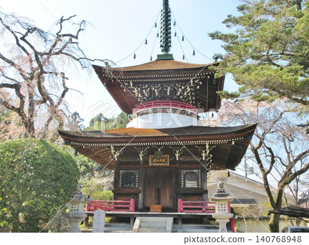 吉野:春天的東南院多寶塔。 吉野:春天的東南院多寶塔。 140768948