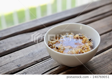 Sixteen-grain rice with raw egg: Mixed grain rice topped with a raw egg mixed with soy sauce. Sixteen-grain rice with raw egg: Mixed grain rice topped with a raw egg mixed with soy sauce. 140769051