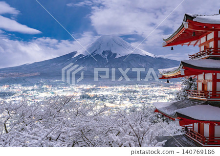 A snowy landscape of Mt. Fuji and the Chureito Pagoda as seen from Arakurayama Sengen Park. A snowy landscape of Mt. Fuji and the Chureito Pagoda as seen from Arakurayama Sengen Park. 140769186
