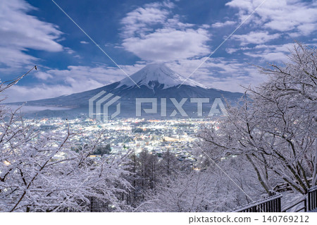 A snowy landscape of Mt. Fuji and the Chureito Pagoda as seen from Arakurayama Sengen Park. A snowy landscape of Mt. Fuji and the Chureito Pagoda as seen from Arakurayama Sengen Park. 140769212