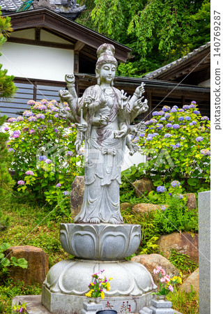 Hydrangeas and the Thousand-Armed Kannon (vertical) 140769287