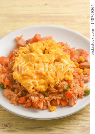 蓬鬆的雞蛋煎蛋飯 蓬鬆的雞蛋煎蛋飯 140769364