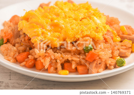 Fluffy egg omelet rice Fluffy egg omelet rice 140769371