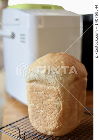 家用麵包機烘焙的微甜豆奶麵包（1個） 140769544