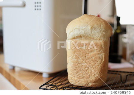家用麵包機烘焙的微甜豆奶麵包（1個） 140769545