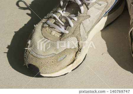It is an old sneaker. It is an old sneaker. 140769747