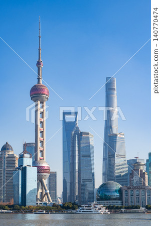 Shanghai, China Lujiazui and the Oriental Pearl 140770474