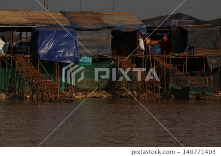 Water life on Tonle Sap Lake 140771403