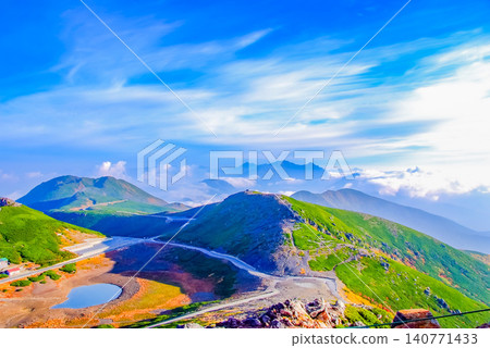 On a clear autumn day, a panoramic view of Tsuruga Pond and the Yari-Hotaka mountain range stretching out above a sea of clouds can be seen from the summits of Mt. Norikura and Mt. Fujimi. On a clear autumn day, a panoramic view of Tsuruga Pond and the Yari-Hotaka mountain range stretching out above a sea of clouds can be seen from the summits of Mt. Norikura and Mt. Fujimi. 140771433