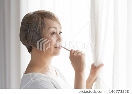 高級女人刷牙 高級女人刷牙 140773268