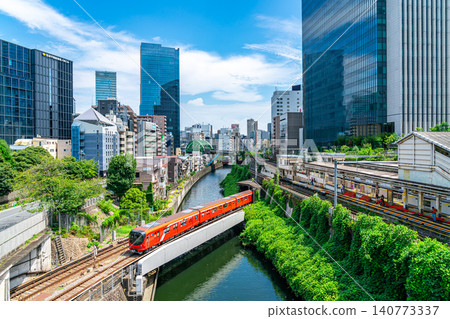 [東京] 從聖橋眺望神田川和御茶之水的街景 140773337