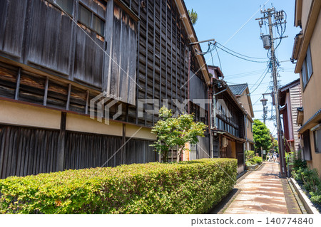 Traditional wooden alleys in Higashi-chaya, Kanazawa, Japan Traditional wooden alleys in Higashi-chaya, Kanazawa, Japan 140774840
