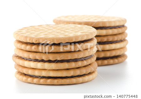 Sandwich biscuits with chocolate filling 140775448