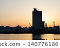 The port and silos of the Takasago Industrial Zone, bathed in the setting sun (Takasago City, Hyogo Prefecture) 140776186