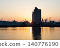 The port and silos of the Takasago Industrial Zone, bathed in the setting sun (Takasago City, Hyogo Prefecture) 140776190
