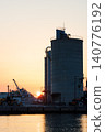 The port and silos of the Takasago Industrial Zone, bathed in the setting sun (Takasago City, Hyogo Prefecture) 140776192