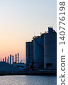 The port and silos of the Takasago Industrial Zone, bathed in the setting sun (Takasago City, Hyogo Prefecture) 140776198