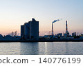 The port and silos of the Takasago Industrial Zone, bathed in the setting sun (Takasago City, Hyogo Prefecture) 140776199