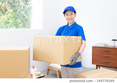 搬家公司:女性員工肖像 搬家公司:女性員工肖像 140776269