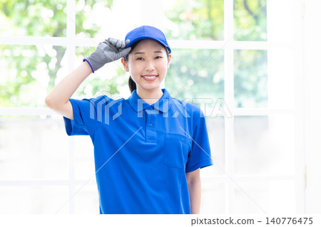 搬家公司:女性員工肖像 搬家公司:女性員工肖像 140776475