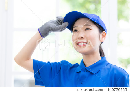 搬家公司:女性員工肖像 搬家公司:女性員工肖像 140776535