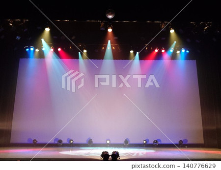 五彩繽紛的舞檯燈光 五彩繽紛的舞檯燈光 140776629
