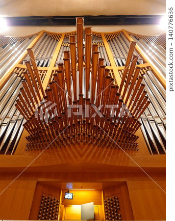 pipe organ pipe organ 140776636