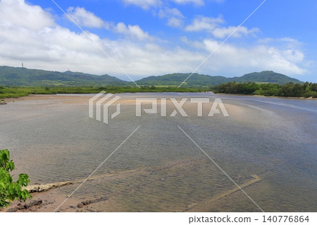 [Okinawa Prefecture] Nagura Anpal (Ishigaki Island) under clear skies 140776864