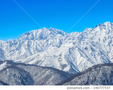 白馬八方尾根滑雪場上部及白馬山脈的雪山景觀(長野縣白馬村) 白馬八方尾根滑雪場上部及白馬山脈的雪山景觀(長野縣白馬村) 140777337