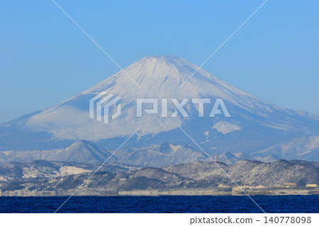 Snow-covered Mount Fuji and Hakone Snow-covered Mount Fuji and Hakone 140778098
