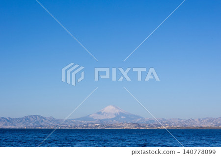 Snow-capped Hakone, Mt. Fuji, and Tanzawa Snow-capped Hakone, Mt. Fuji, and Tanzawa 140778099
