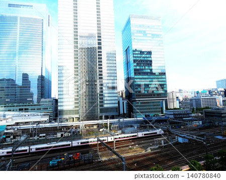 Early summer, JR Tokyo Station, conventional railway tracks 140780840