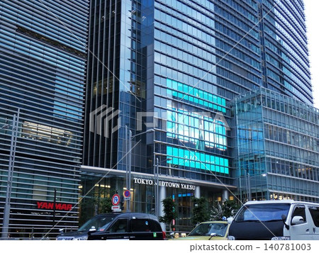 Early summer at JR Tokyo Station Yaesu Exit and Midtown Early summer at JR Tokyo Station Yaesu Exit and Midtown 140781003