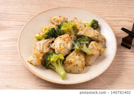 Chicken breast and broccoli stir-fry with mustard mayonnaise Chicken breast and broccoli stir-fry with mustard mayonnaise 140781402