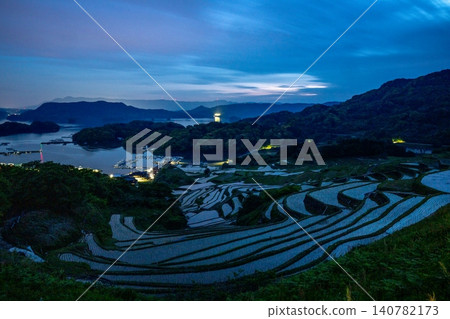 夜幕下的大浦梯田俯瞰玄界海 140782173