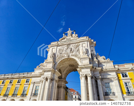 Historic triumphal arch with ornate classical architecture Historic triumphal arch with ornate classical architecture 140782738