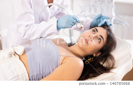Beauty procedure to brunette girl (atomizing pen) Beauty procedure to brunette girl (atomizing pen) 140785088