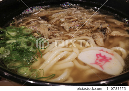 與烏冬面的肉烏冬面 與烏冬面的肉烏冬面 140785553
