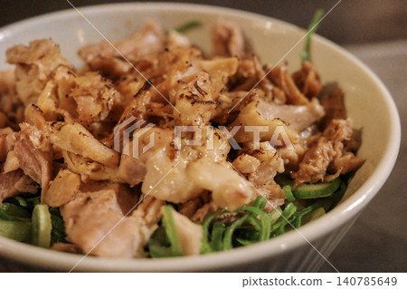 在米飯上吃飯 在米飯上吃飯 140785649