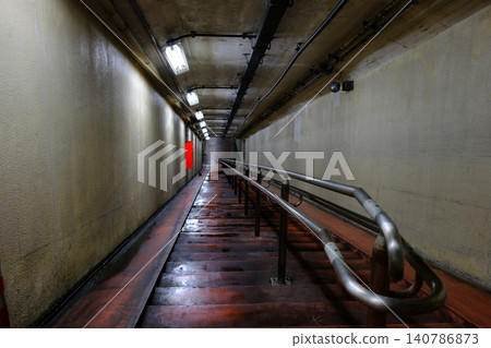 **A path of light beckons you to the depths of the earth. The Kawasaki Port Undersea Tunnel paints a fantastical sense of depth.** **A path of light beckons you to the depths of the earth. The Kawasaki Port Undersea Tunnel paints a fantastical sense of depth.** 140786873