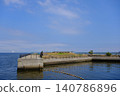 Feel the refreshing sea breeze of early summer at Kawasaki's Higashi-Ogishima East Park, with its vast ocean view. 140786896