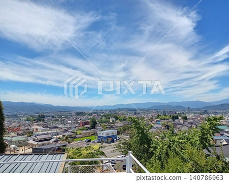 長野縣飯田市陽光明媚的一天。 長野縣飯田市陽光明媚的一天。 140786963