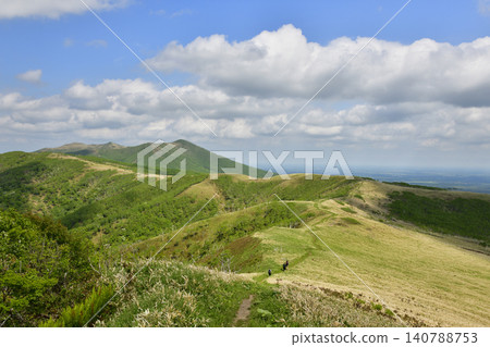 Walking the Lake Mashu Trail 140788753