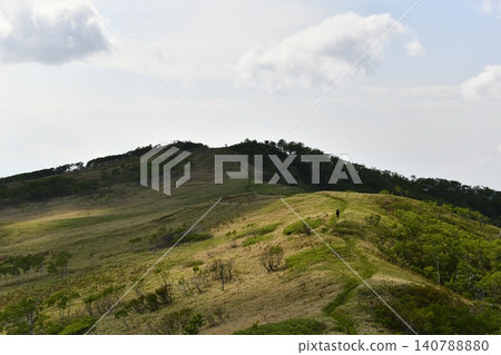 Walking the Lake Mashu Trail 140788880