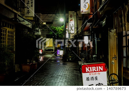 Street snapshots taken in the quiet of midnight, with signs of retro Showa-era izakayas and small restaurants still standing. Street snapshots taken in the quiet of midnight, with signs of retro Showa-era izakayas and small restaurants still standing. 140789673