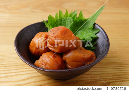 Kishu-produced Nanko plums Kishu-produced Nanko plums 140789726