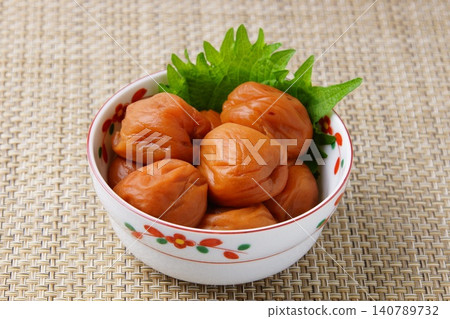 Kishu-produced Nanko plums Kishu-produced Nanko plums 140789732