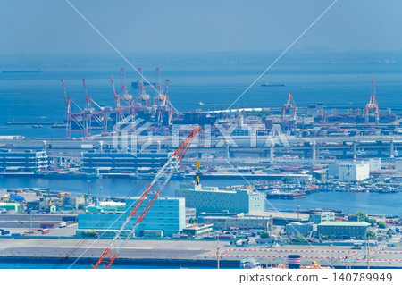 View of the container terminal in the direction of Yokohama's Honmoku Wharf. 140789949