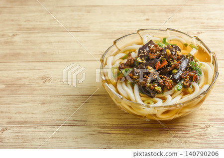 Spicy cold udon noodles with eggplant and minced meat 140790206